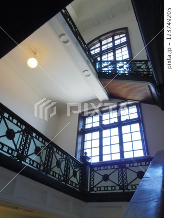 レトロな階段のある風景 123749205