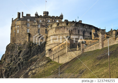 古い中世のお城、エジンバラ城 123749255