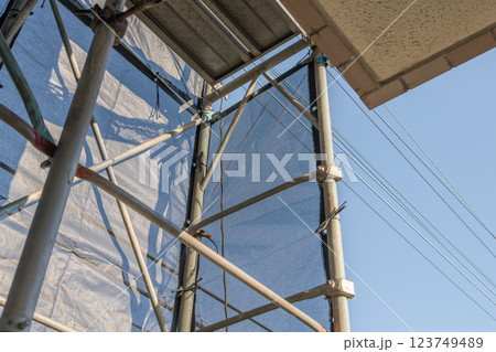 【マンション大規模修繕工事　足場】 123749489