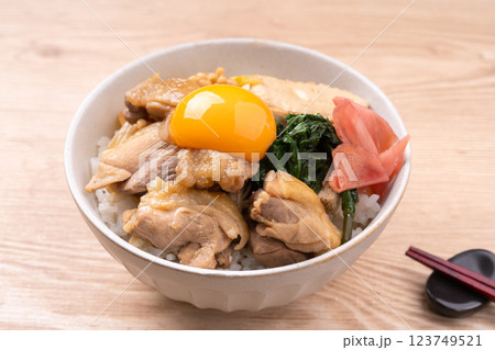 鶏すき煮丼（鶏すき焼き丼） 123749521