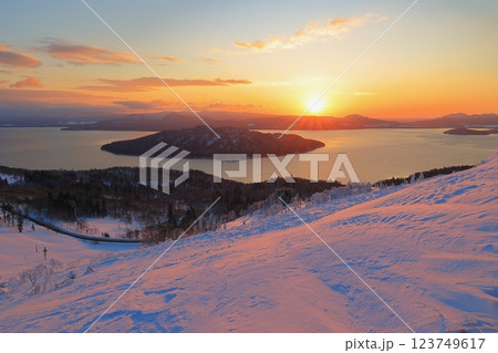 美幌峠からの日の出 123749617