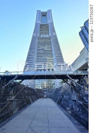 横浜ランドマークタワーと第2号ドック跡 横浜ランドマークタワーと第2号ドック跡 123750267