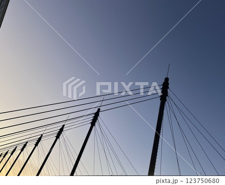 夕暮れ時 123750680