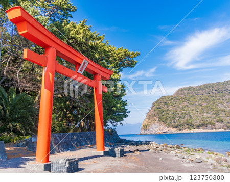 【静岡県】西伊豆戸田・諸口神社鳥居と富士山 【静岡県】西伊豆戸田・諸口神社鳥居と富士山 123750800