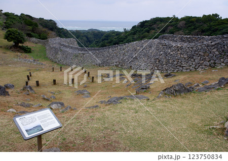 沖縄県　今帰仁城跡・志慶真門郭 123750834