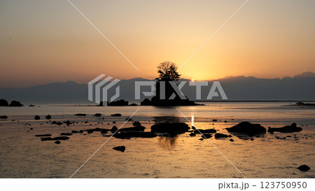 雨晴海岸の夜明け 雨晴海岸の夜明け 123750950
