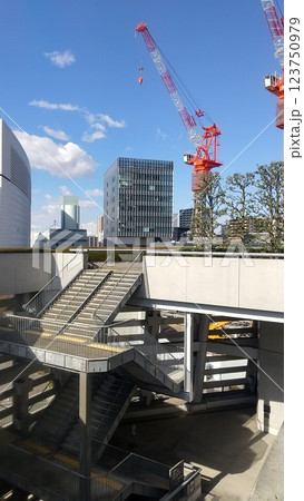 さいたま新都心 建設中の巨大クレーン 2台 123750979