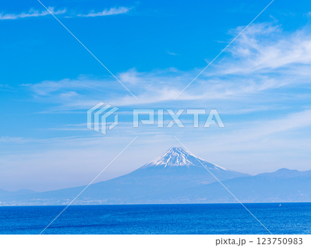 【静岡県】西伊豆から眺める、駿河湾越しの富士山 【静岡県】西伊豆から眺める、駿河湾越しの富士山 123750983