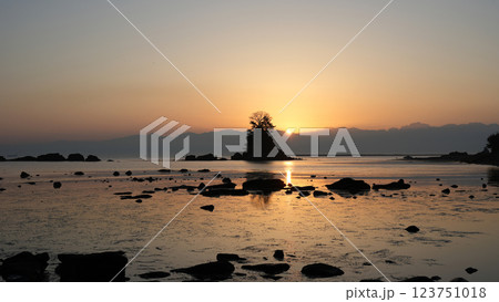 雨晴海岸の夜明け 123751018