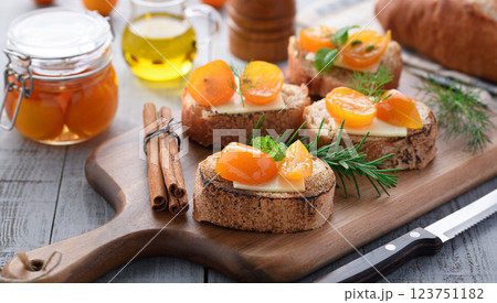 金柑のブルスケッタ 123751182