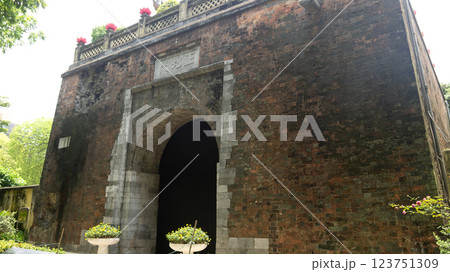 ベトナム、ハノイ　世界遺産タンロン遺跡　バック門　2024年5月 123751309