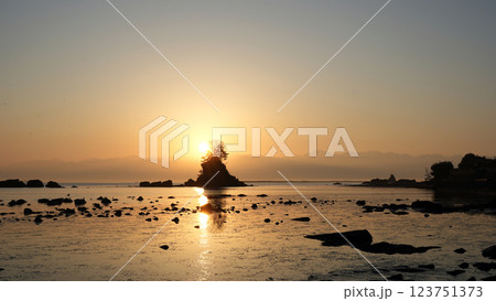 雨晴海岸の夜明け 123751373