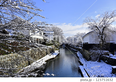 雪の積もった近江八幡の八幡堀 雪の積もった近江八幡の八幡堀 123751632