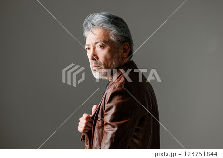 革ジャン 男性 ハンサム 革ジャン 男性 ハンサム 123751844