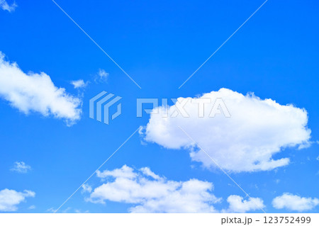 青空と雲イメージ 123752499