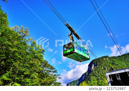 北海道 大雪山層雲峡と黒岳ロープウエイの景観 123752987