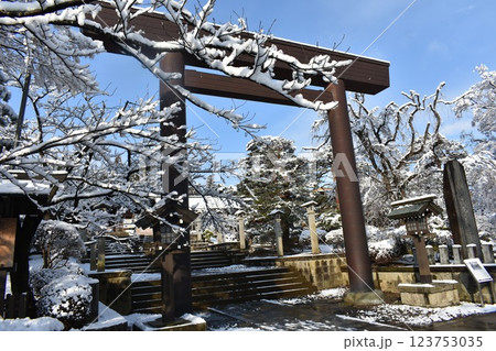 開成山大神宮 雪の風景 鳥居 開成山大神宮 雪の風景 鳥居 123753035