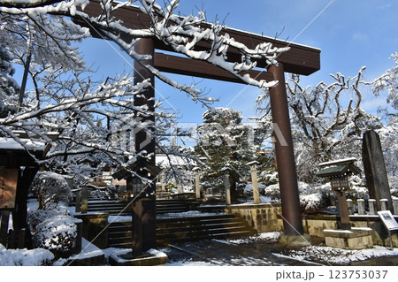 開成山大神宮 雪の風景 鳥居 開成山大神宮 雪の風景 鳥居 123753037