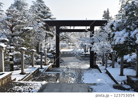 開成山大神宮　雪の風景　鳥居 123753054