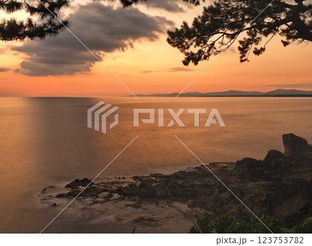 鹿児島県瀬平自然公園の夕景 鹿児島県瀬平自然公園の夕景 123753782