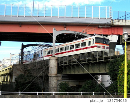 2011.1.3 隅田川橋梁の東武300系 2011.1.3 隅田川橋梁の東武300系 123754086