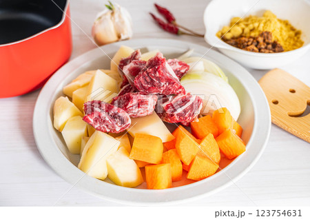 ビーフカレーの具材 123754631