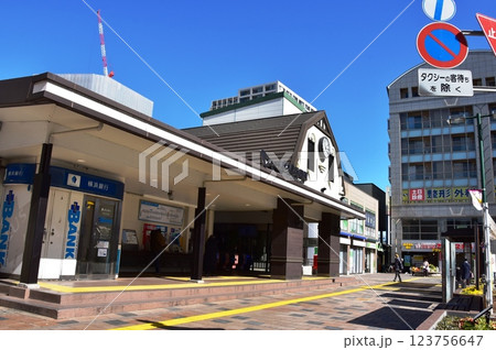 川崎市　小田急線向ヶ丘遊園駅南口と周辺街並み 123756647