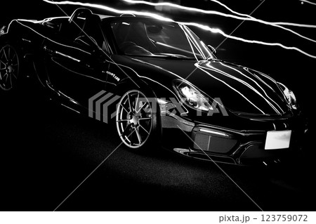 ピカピカの黒いオープンカー 123759072