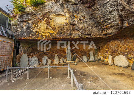 晩秋の瑞巌寺・法身窟(宮城県宮城郡松島町) 晩秋の瑞巌寺・法身窟(宮城県宮城郡松島町) 123761698