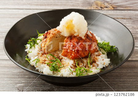 豆腐ハンバーグ丼 豆腐ハンバーグ丼 123762186