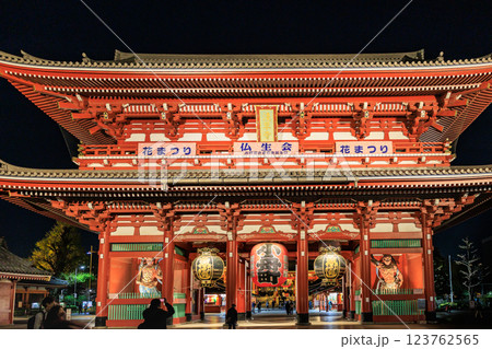 【東京都】浅草寺のライトアップ 123762565