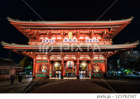 【東京都】浅草寺のライトアップ 123762567
