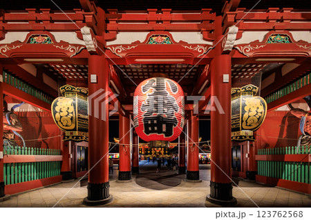 【東京都】浅草寺のライトアップ 【東京都】浅草寺のライトアップ 123762568