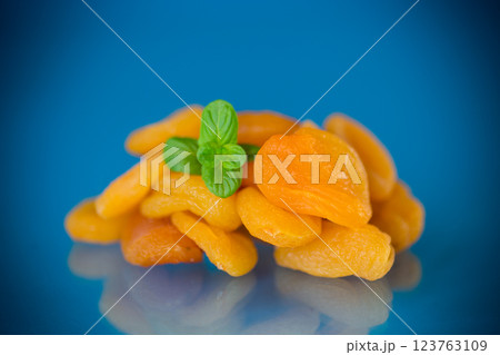 Natural dried apricots with a sprig of fresh mint in a studio shoot 123763109
