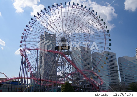 みなとみらいの観覧車 123764175