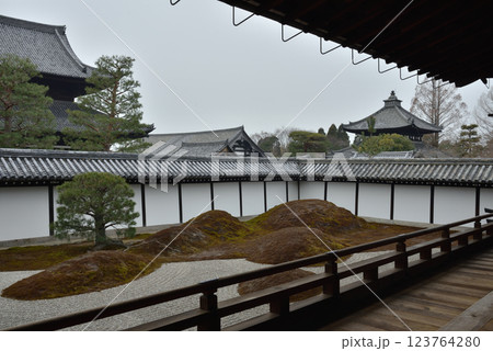 冬の東福寺本坊庭園　南庭(京都市東山区) 123764280