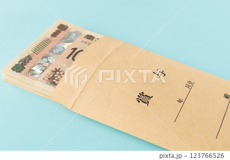 賞与袋に一万円札　ボーナス　賞与袋　封筒 123766526
