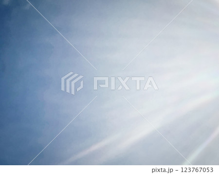 青空に差し込む光 青空に差し込む光 123767053