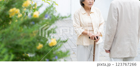 シニア夫婦 介護 シニア夫婦 介護 123767266