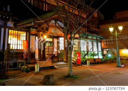 夜の竹瓦温泉（別府温泉・別府市） 123767784