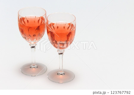 ワイン（ロゼ） 123767792