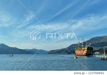 芦ノ湖の海賊船 芦ノ湖の海賊船 123768682