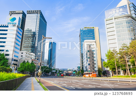 ソウル駅に続く世宗大路 123768693