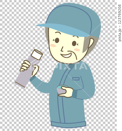 Senior male worker hydrating during break 123769208