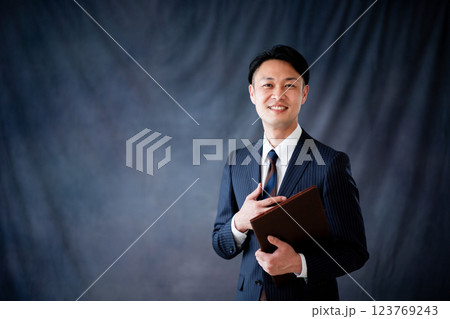 ビジネスマン 123769243