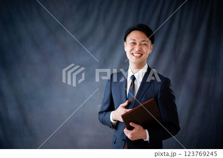 ビジネスマン 123769245