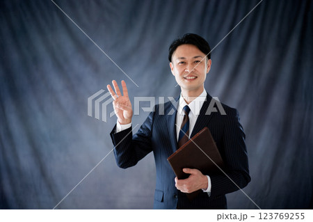 ビジネスマン 123769255