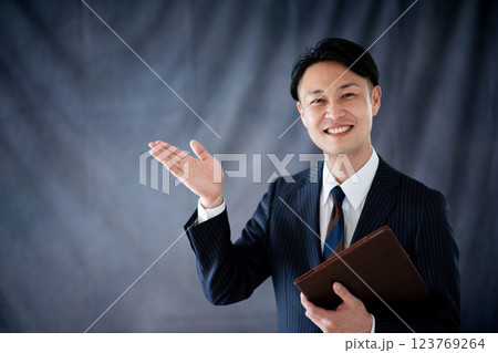 ビジネスマン ビジネスマン 123769264