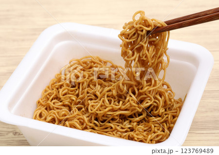カップ焼きそば カップ焼きそば 123769489