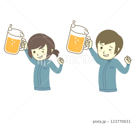 ビールを掲げている男女作業員 ビールを掲げている男女作業員 123770031